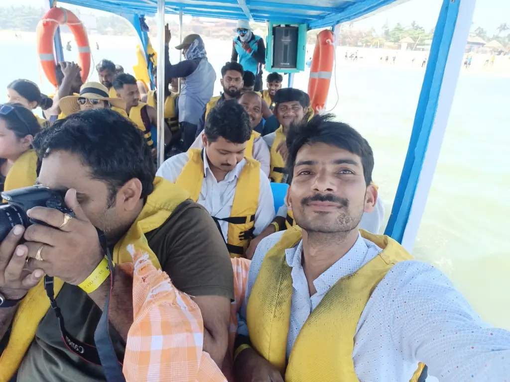 st marys island boat journey మల్పే బీచ్ నుంచి సెయింట్ మేరీస్ ఐలాండ్కు బోటు ప్రయాణం