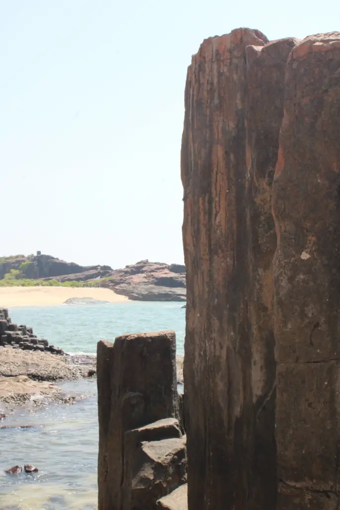 st marys island rock columns సెయింట్ మేరీస్ ఐలాండ్లోని షడ్భుజాకార రాతి స్తంభాలు